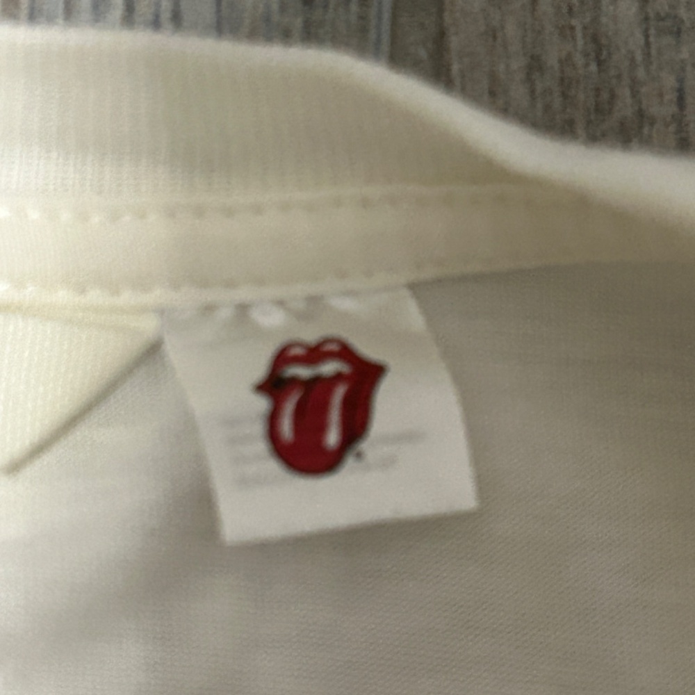 LIKE NEW! Women's Rolling Stones T-Shirt - SMALL - Picture 4 of 5